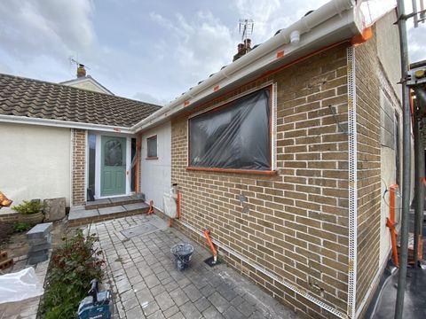 Family kitchen connecting home and garden